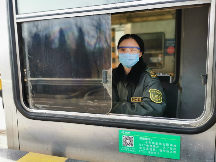 京沪高速--口罩下的微笑