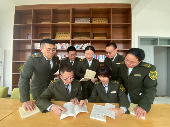 固安南站团支部开展读书活动