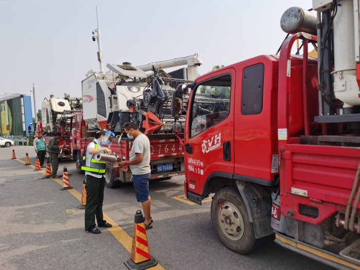 石安分公司全力做好高温下货运车辆服务保障工作 (1)