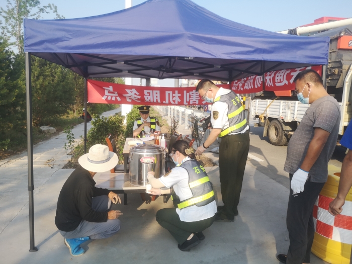 石安分公司全力做好高温下货运车辆服务保障工作 (2)