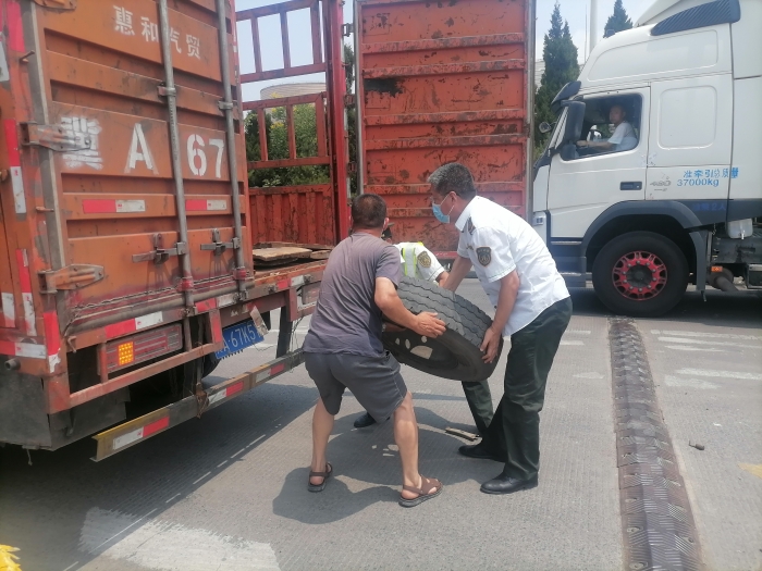 石安分公司全力做好高温下货运车辆服务保障工作 (6)