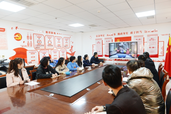 98b1b95f1fb62647dd6fac821e1733c