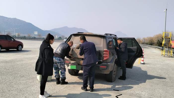 C:\Users\lenovo91\Desktop\换轮胎2