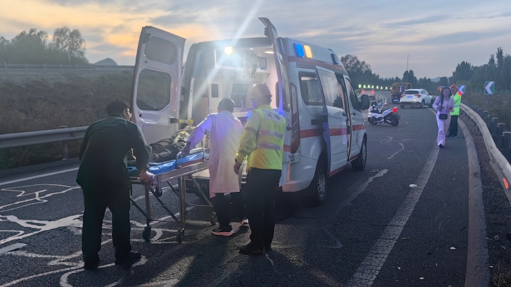 C:\Users\Administrator\Desktop\摩托车侧翻 京哈北线分公司指挥调度中心紧急救援显担当\1