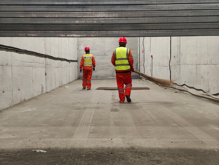 匠心守护高速 汗水铸就坦途-张家口分中心延崇养护队稳步推进道路环境综合整治工作3