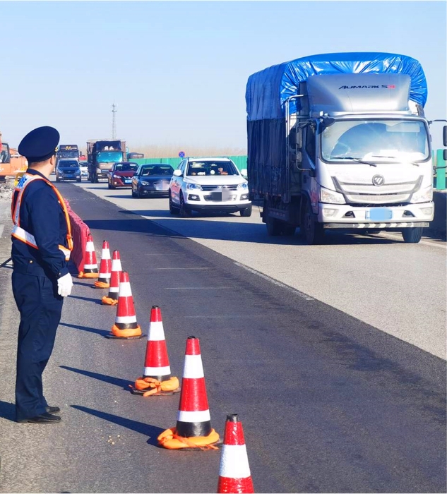 4京秦支队唐山大队施工现场疏导车辆