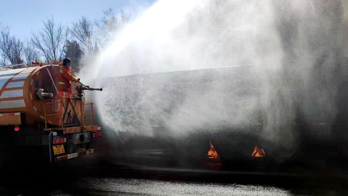邢台分中心龙泉寺养护队：路遇火情慷慨相助显担当2